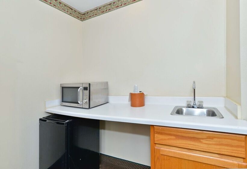 فندق Americas Best Value Inn & Suites Haltom City Ft. Worth