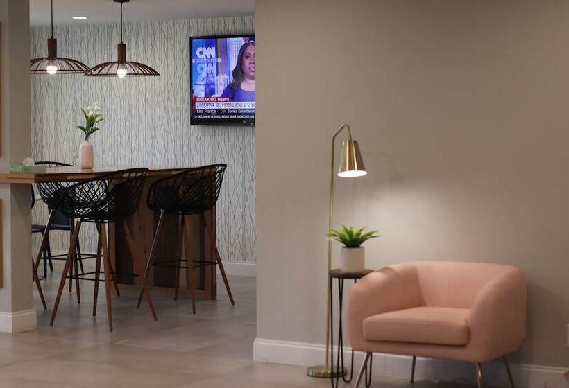 בית מלון כפרי Arya Inn & Suites