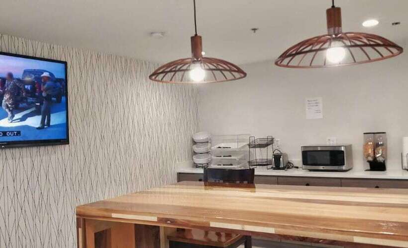 בית מלון כפרי Arya Inn & Suites