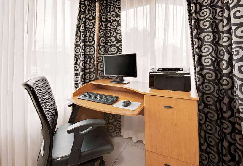 فندق Baymont By Wyndham Battle Creek Downtown