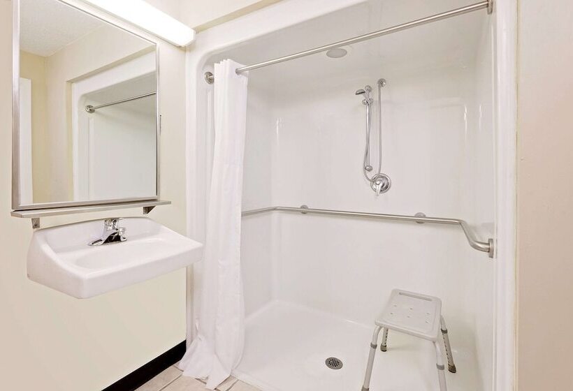 בית מלון כפרי Baymont By Wyndham Battle Creek Downtown