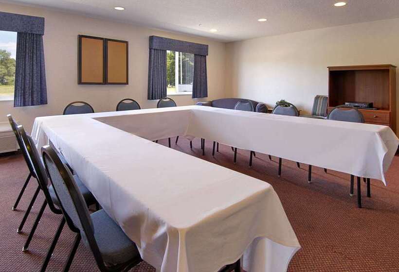 בית מלון כפרי Baymont By Wyndham Dowagiac