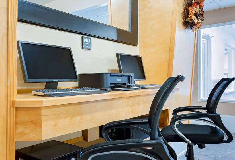 فندق Baymont By Wyndham Lawrenceburg