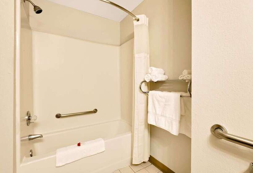 فندق Baymont By Wyndham Lawrenceburg