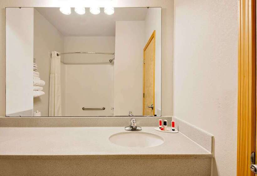 فندق Baymont By Wyndham Lawrenceburg