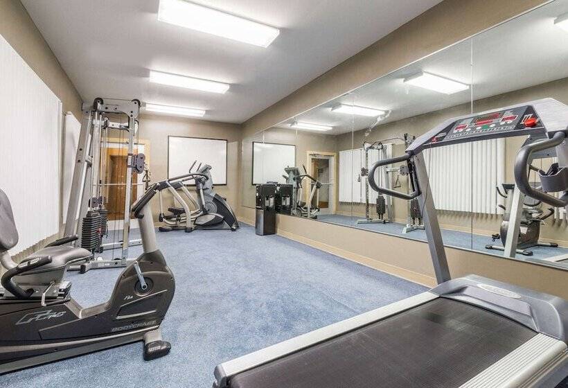 בית מלון כפרי Baymont By Wyndham Noblesville