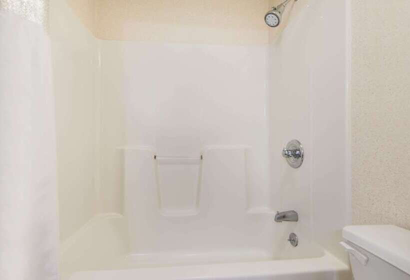 Отель Baymont By Wyndham Pella