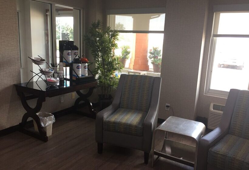 Отель Baymont By Wyndham Pella