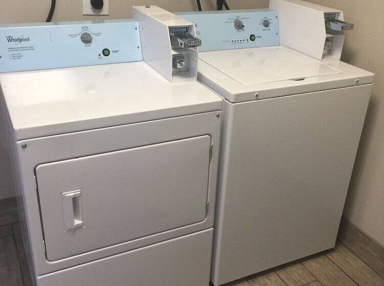 Отель Baymont By Wyndham Pella