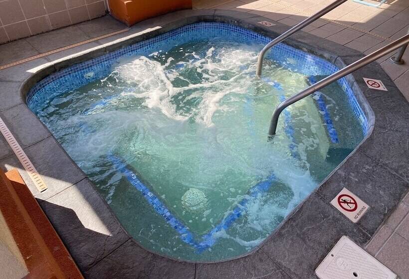 Отель Baymont By Wyndham Pella