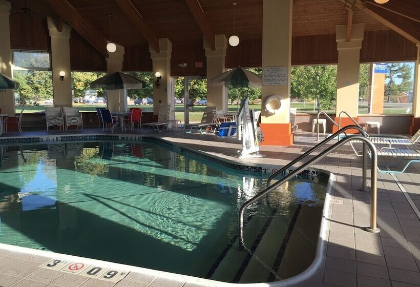 Отель Baymont By Wyndham Pella