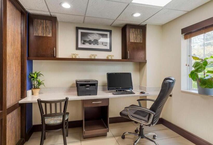 ホテル Best Western Plus Berkshire Hills Inn & Suites