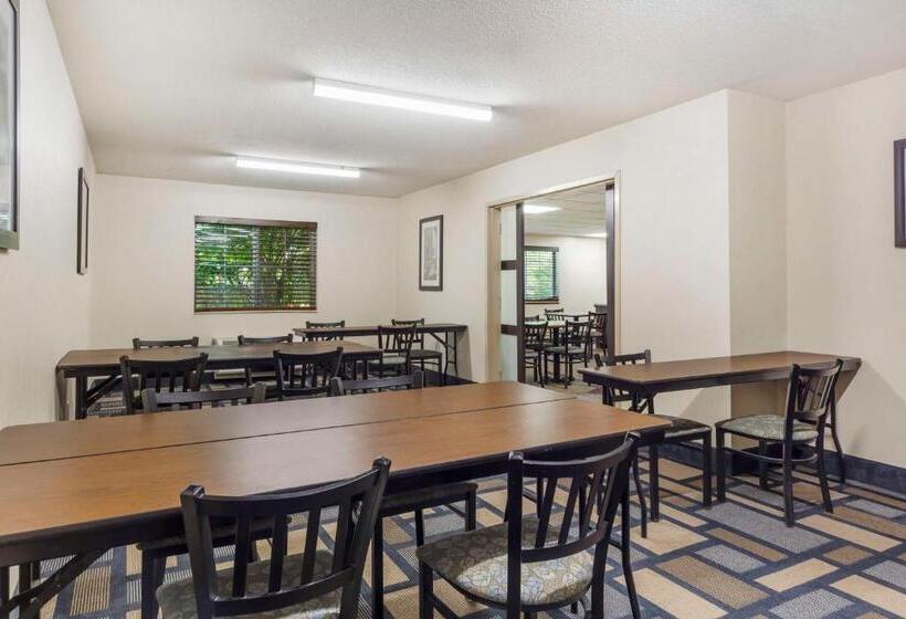 ホテル Best Western Plus Berkshire Hills Inn & Suites