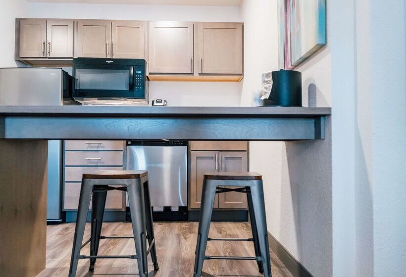 فندق Best Western Plus Executive Residency Waterloo & Cedar Falls