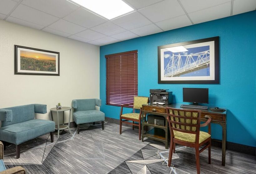 בית מלון כפרי Best Western Plus Springfield Airport Inn