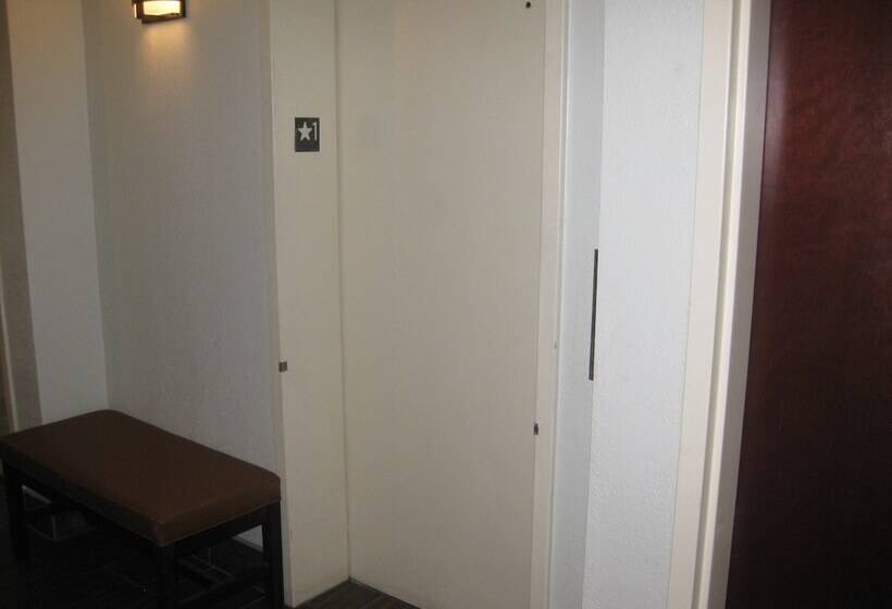 בית מלון כפרי Best Western Plus Springfield Airport Inn