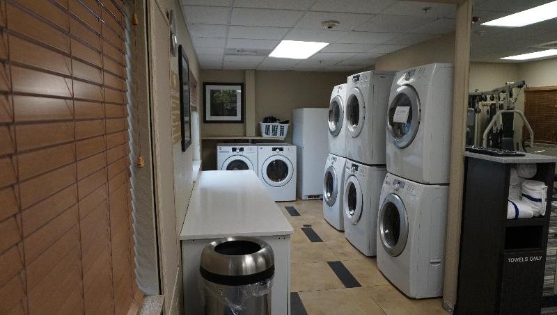 هتل Candlewood Suites West Springfield, An Ihg