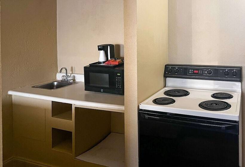 Clarion Hotel & Suites