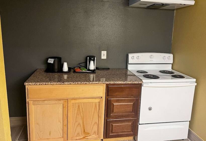 Clarion Hotel & Suites