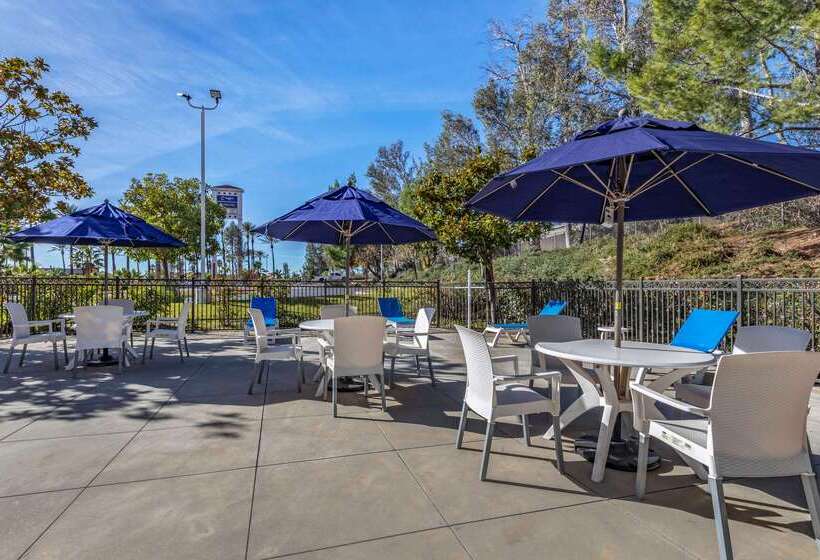 בית מלון כפרי Comfort Inn Fontana