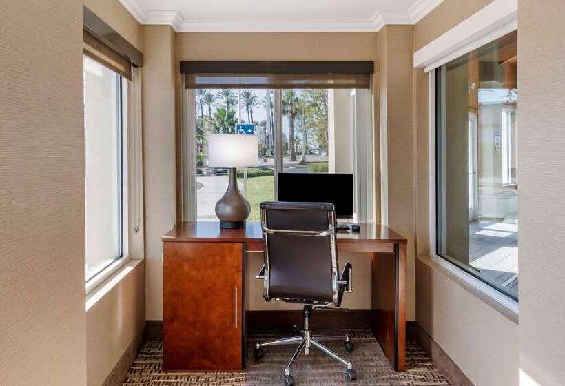 בית מלון כפרי Comfort Inn Fontana