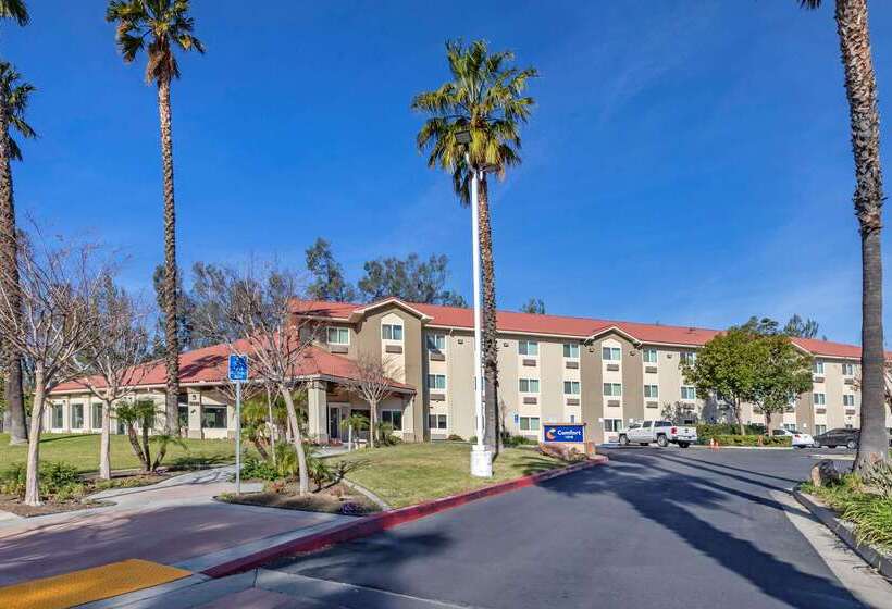 בית מלון כפרי Comfort Inn Fontana
