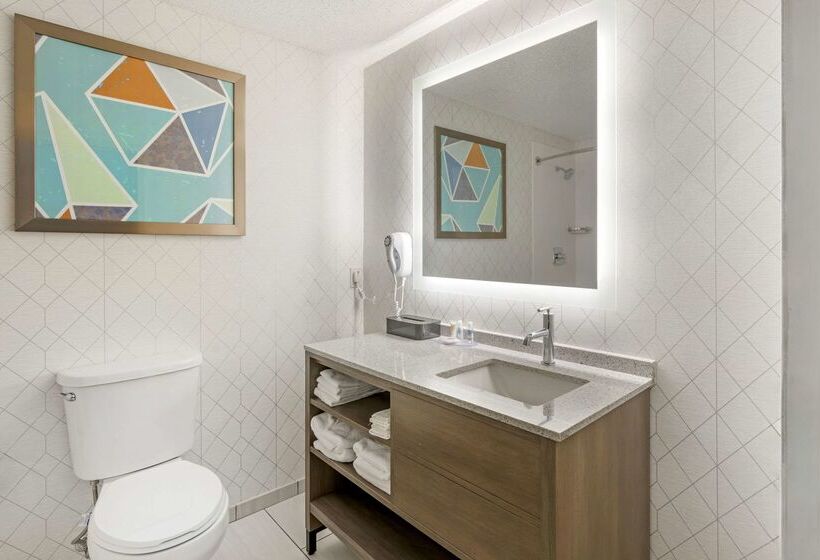 Отель Comfort Inn & Suites Louisville Airport Fair & Expo