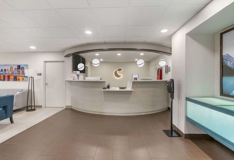 Отель Comfort Inn & Suites Louisville Airport Fair & Expo