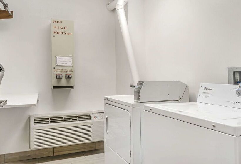 Отель Comfort Inn & Suites Louisville Airport Fair & Expo