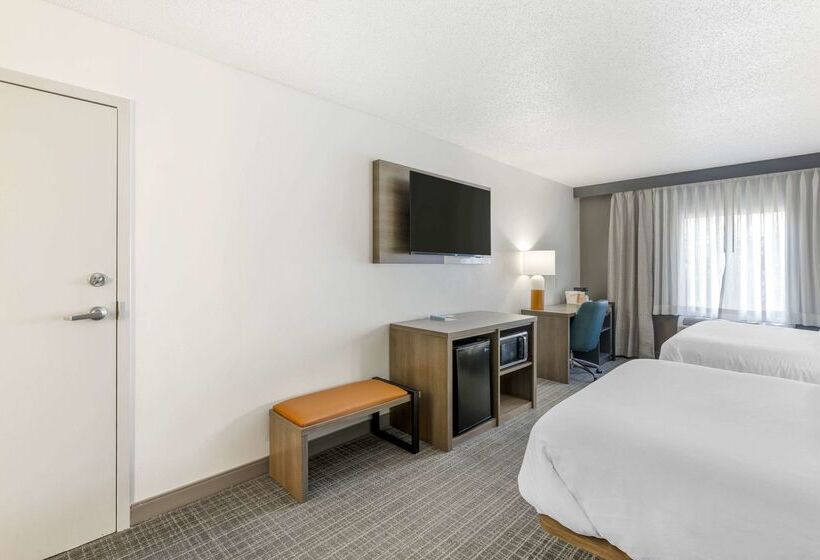 Отель Comfort Inn & Suites Louisville Airport Fair & Expo