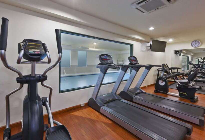 هتل Comfort Inn & Suites