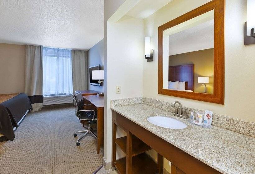 هتل Comfort Inn & Suites