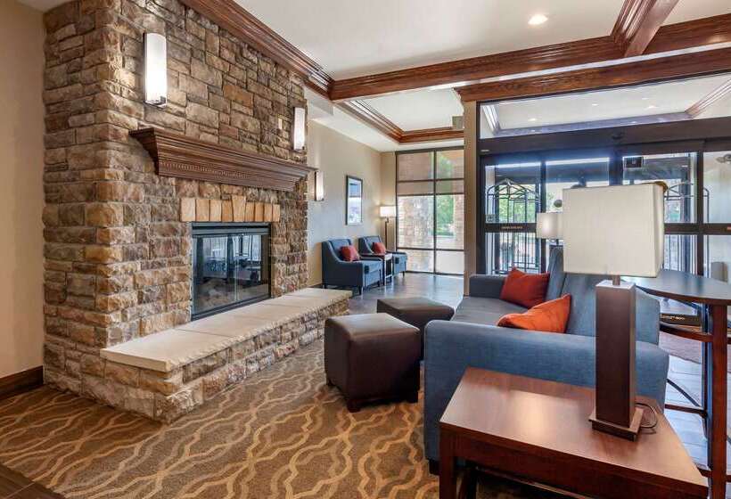 فندق Comfort Suites