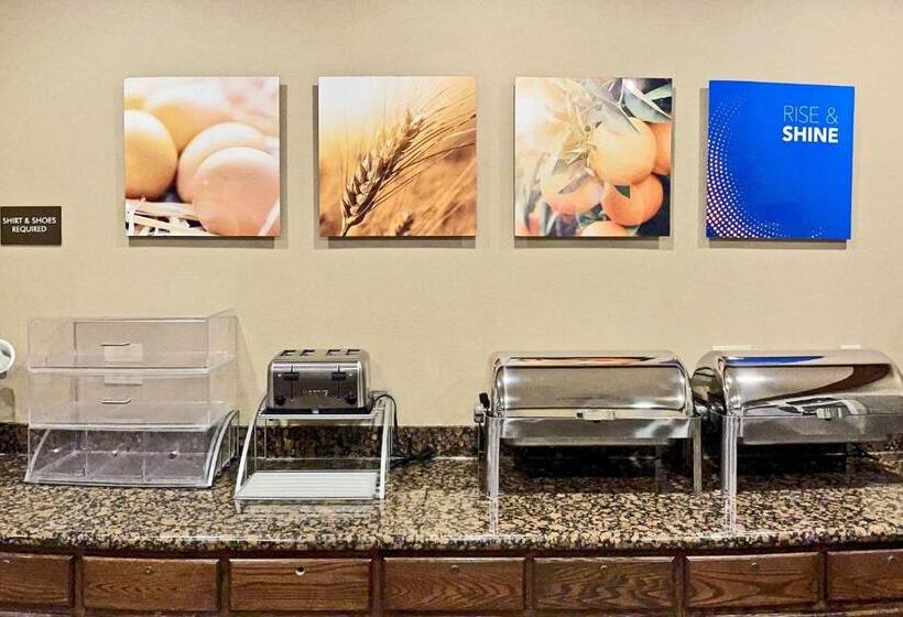 فندق Comfort Suites