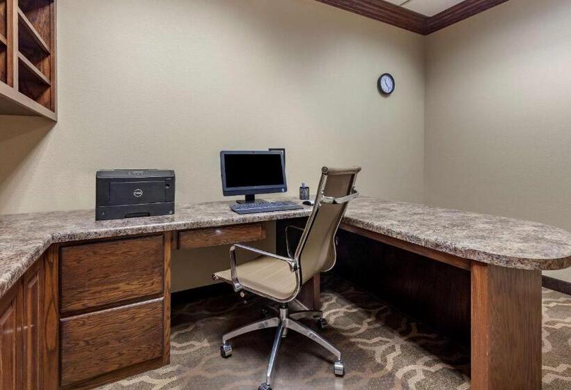 فندق Comfort Suites