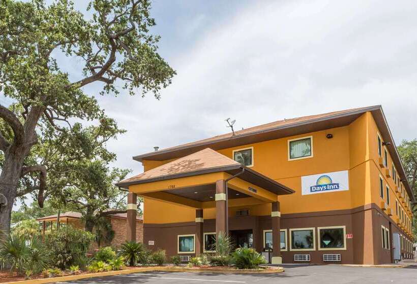 בית מלון כפרי Days Inn Biloxi Beach