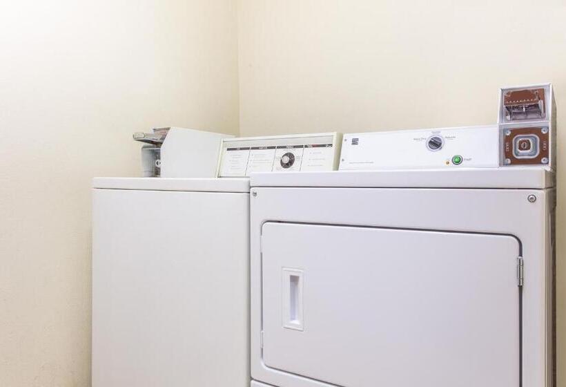 בית מלון כפרי Days Inn By Wyndham Phenix City Near Fort Moore