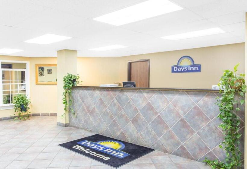 בית מלון כפרי Days Inn By Wyndham Phenix City Near Fort Moore