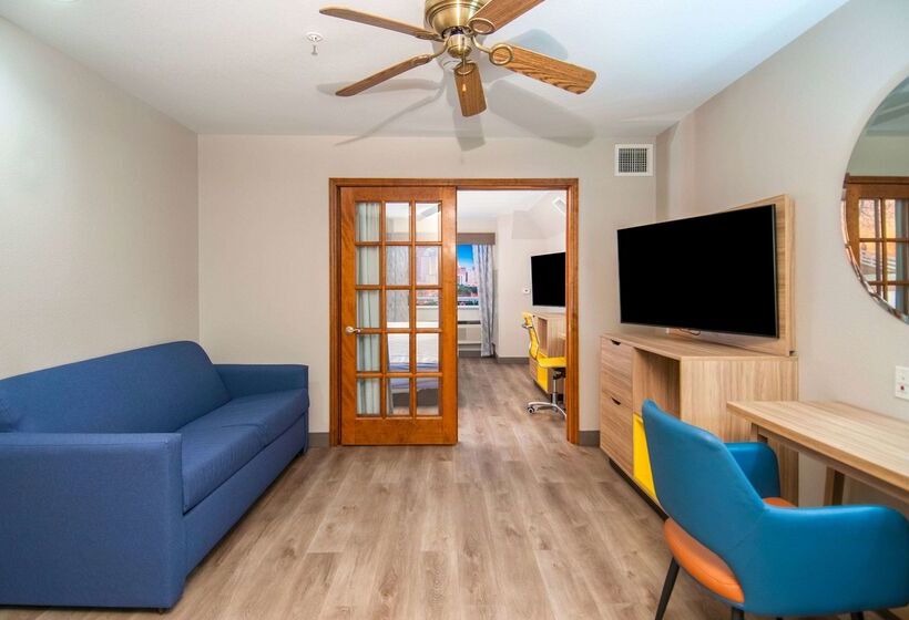 Отель Days Inn & Suites By Wyndham San Antonio North/stone Oak