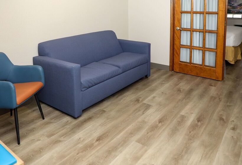 Отель Days Inn & Suites By Wyndham San Antonio North/stone Oak