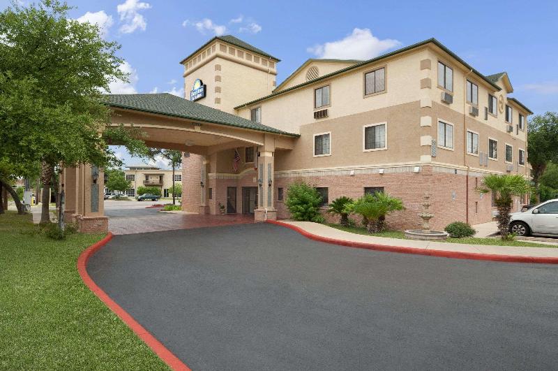 Отель Days Inn & Suites By Wyndham San Antonio North/stone Oak
