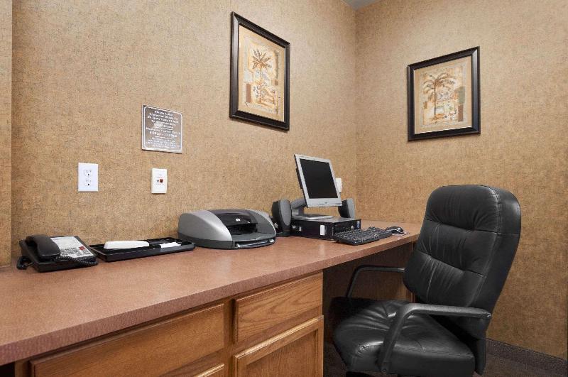هتل Days Inn & Suites By Wyndham San Antonio North/stone Oak