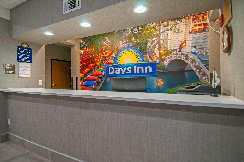 Отель Days Inn & Suites By Wyndham San Antonio North/stone Oak