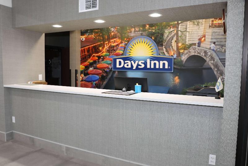 Отель Days Inn & Suites By Wyndham San Antonio North/stone Oak