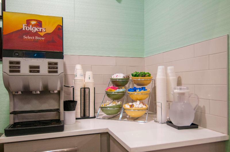 Отель Days Inn & Suites By Wyndham San Antonio North/stone Oak