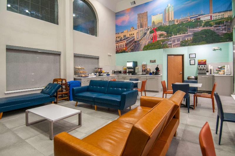 Отель Days Inn & Suites By Wyndham San Antonio North/stone Oak