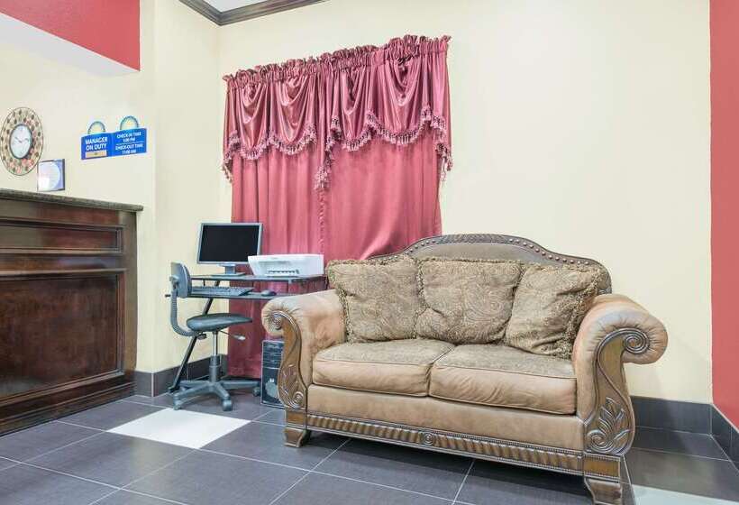 فندق Days Inn & Suites By Wyndham Hutchinson