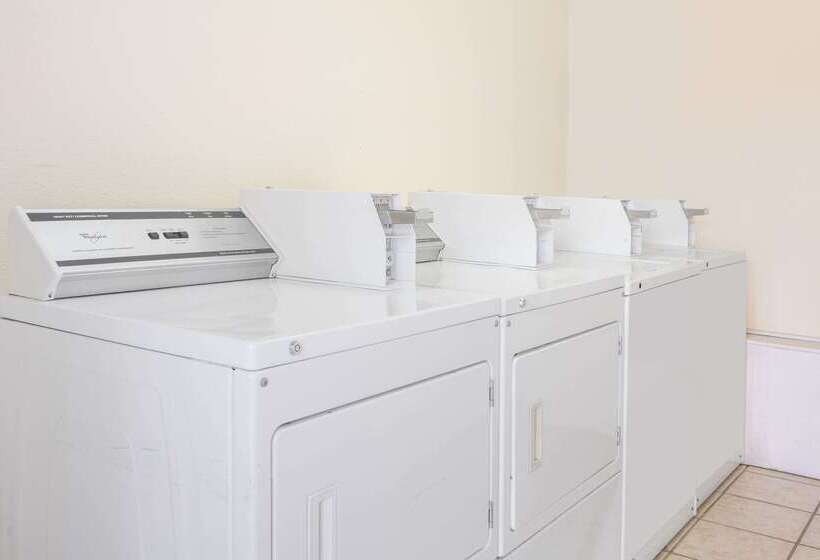 호텔 Days Inn & Suites By Wyndham Marshall