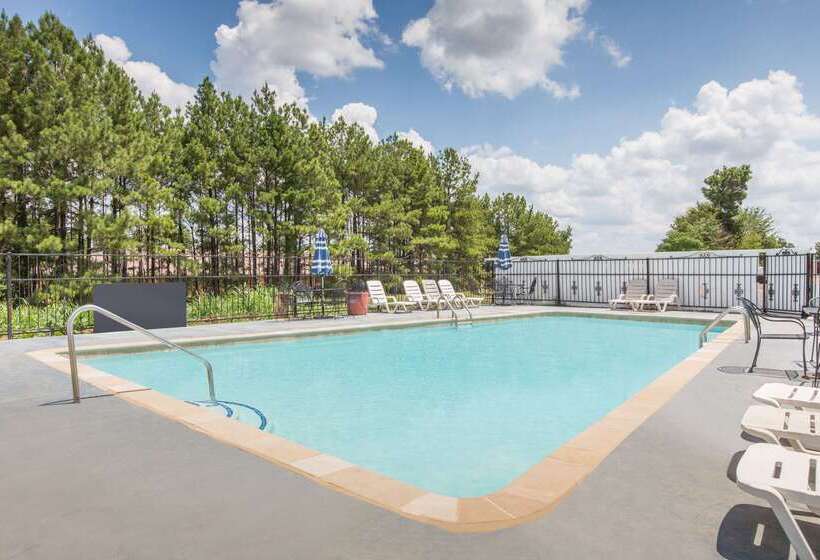 호텔 Days Inn & Suites By Wyndham Marshall