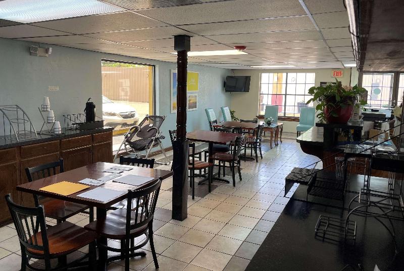 호텔 Days Inn & Suites By Wyndham Marshall